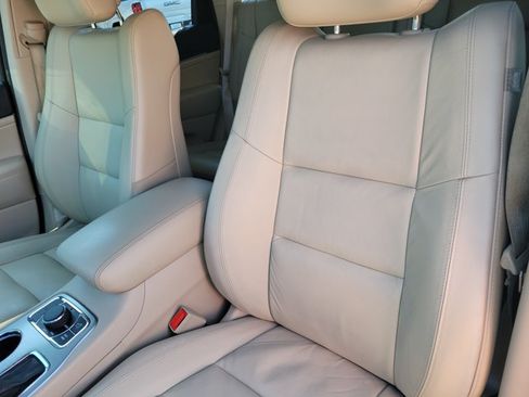 Used 2019 Jeep Grand Cherokee Limited AWD/4WD image 12