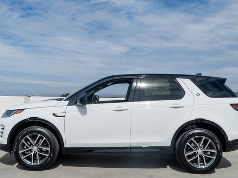 Used 2025 Land Rover Discovery Sport Dynamic SE image 2