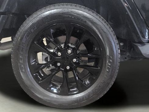 Used 2023 Jeep Wrangler Unlimited Sahara AWD/4WD image 28
