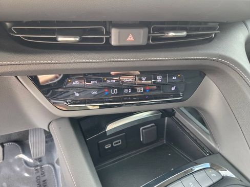 Used 2023 Buick Envision Essence AWD/4WD image 24