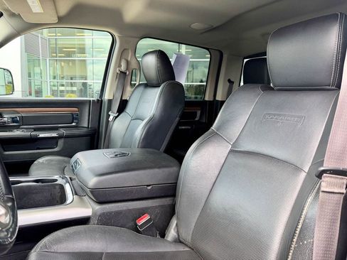 Used 2017 RAM 1500 Laramie AWD/4WD image 10