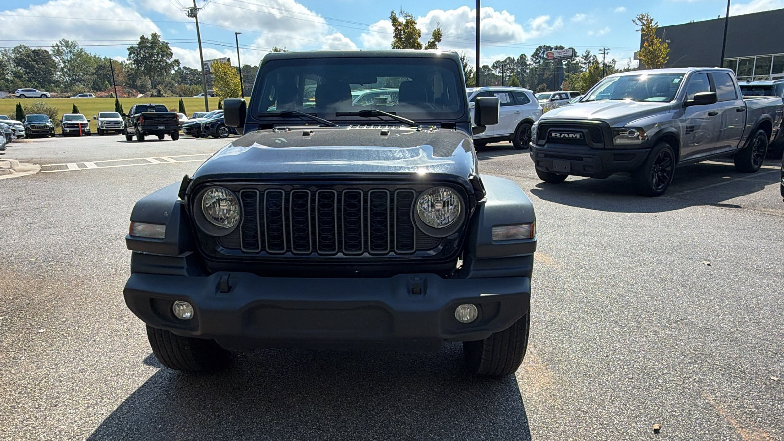 Used 2025 Jeep Wrangler Unlimited Sport AWD/4WD image 3