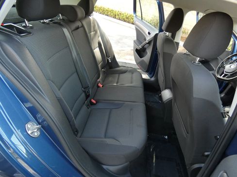 Used 2018 Volkswagen Golf S image 39