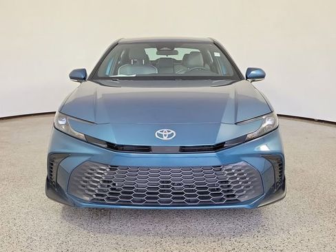 Used 2025 Toyota Camry SE FWD image 3