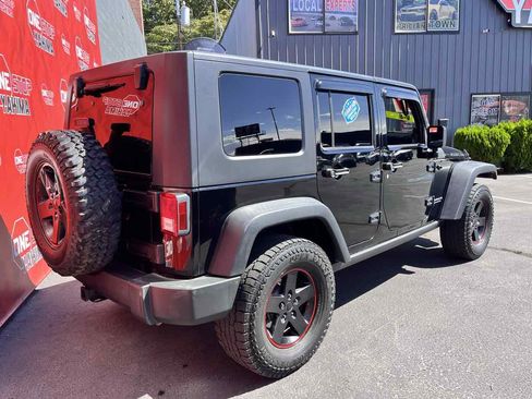 Used 2007 Jeep Wrangler Unlimited Rubicon w/ Dual Top Group AWD/4WD image 5