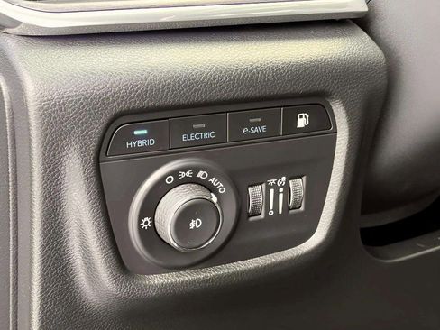 Used 2022 Jeep Grand Cherokee Overland AWD/4WD image 32