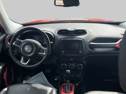 Used 2017 Jeep Renegade Trailhawk w/ Premium Trailhawk Package AWD/4WD image 11