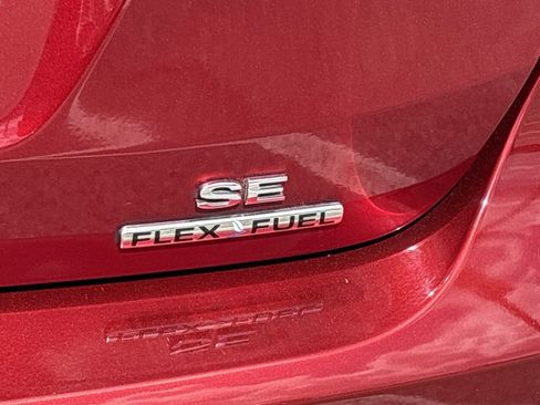 Used 2016 Ford Focus SE w/ SE Power Seat Package image 9