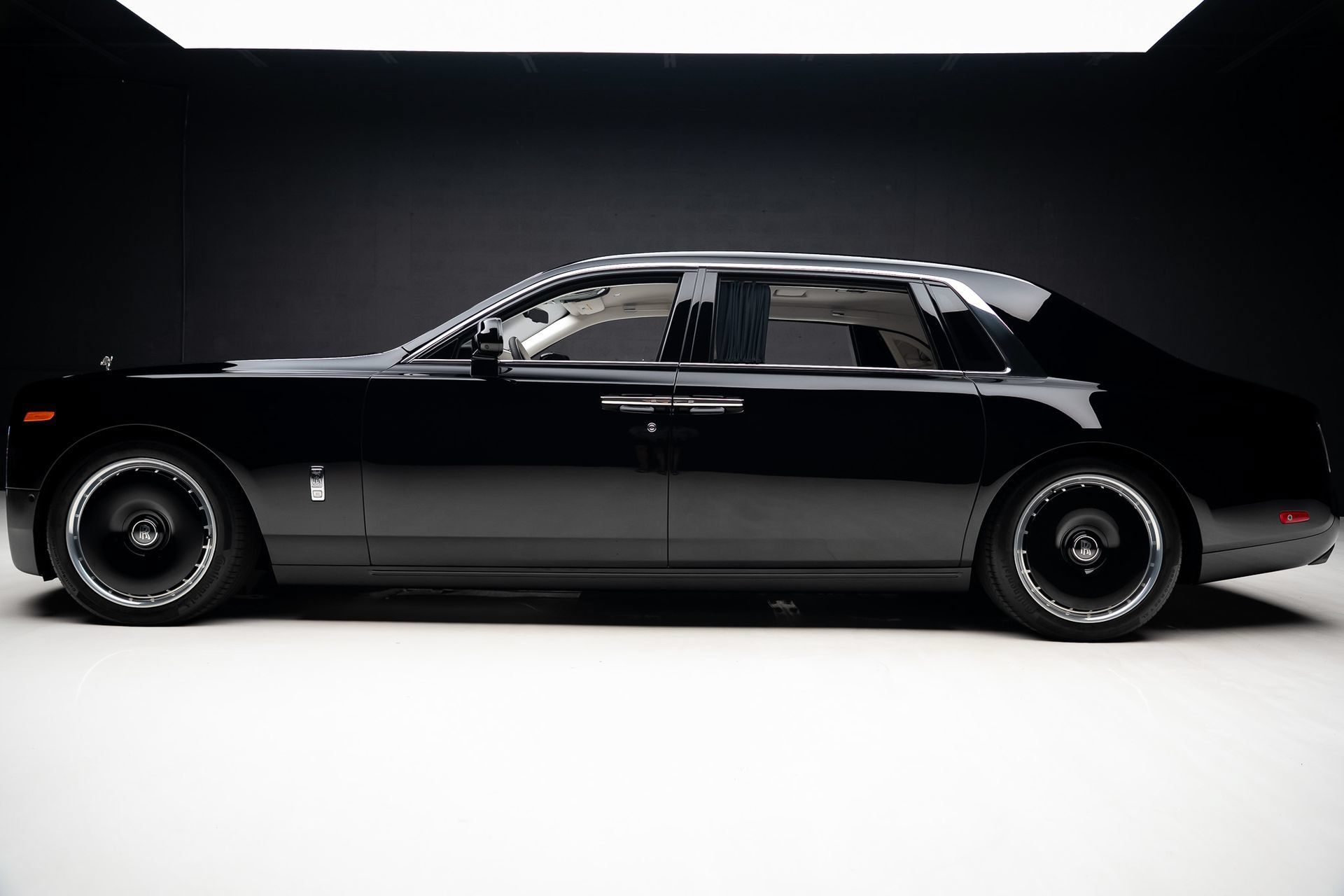 Used 2024 Rolls-Royce Phantom Extended Wheelbase RWD image 18