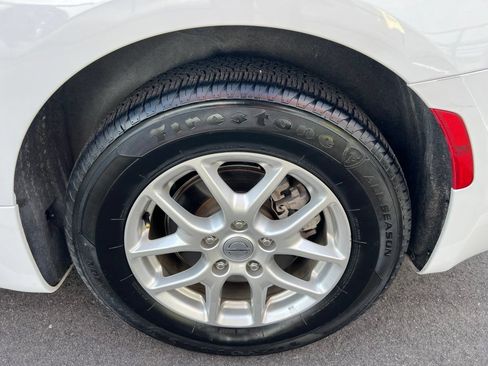 Used 2024 Chrysler Pacifica Touring-L FWD image 12