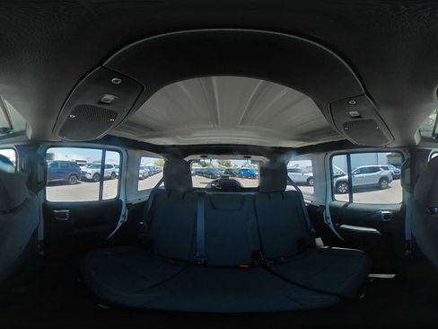 Used 2025 Jeep Wrangler Unlimited Sahara AWD/4WD image 42