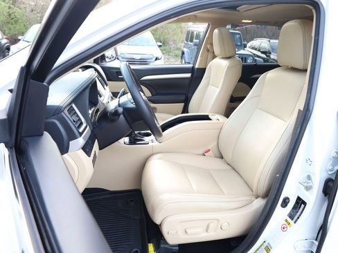 Used 2018 Toyota Highlander XLE image 9