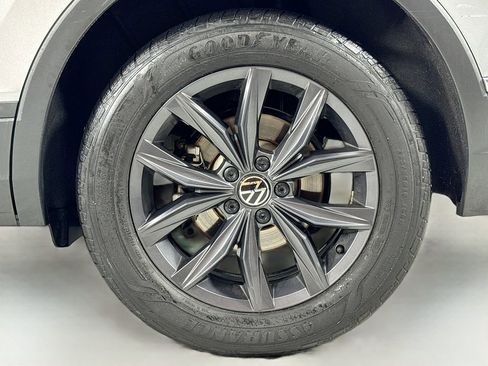 Used 2024 Volkswagen Tiguan SE image 10