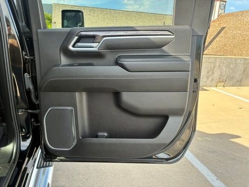 Used 2025 Chevrolet Silverado 3500 LTZ AWD/4WD image 17