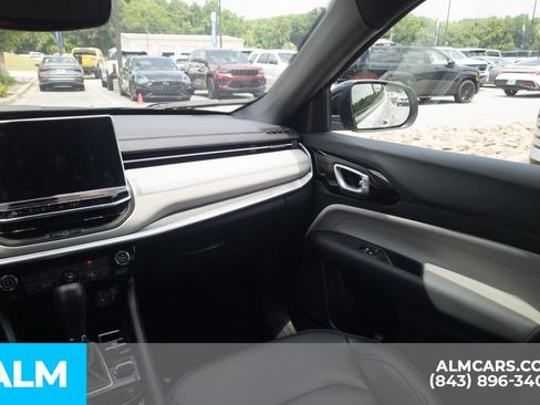 Used 2025 Jeep Compass Limited AWD/4WD image 18
