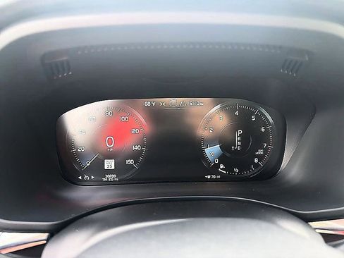 Used 2019 Volvo XC60 T5 Momentum w/ Multimedia Package FWD image 5