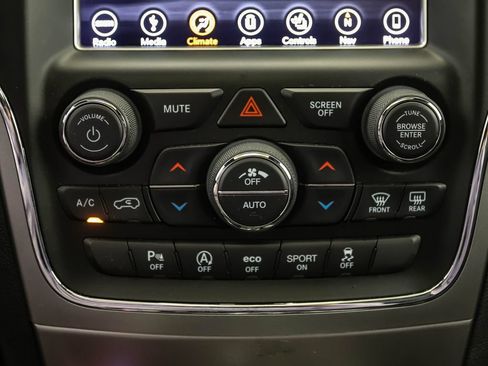 Used 2018 Jeep Grand Cherokee Limited w/ Luxury Group II AWD/4WD image 18