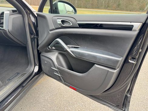 Used 2014 Porsche Cayenne Diesel Platinum Edition image 19