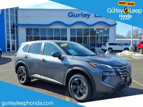 Used 2025 Nissan Rogue SV image 1