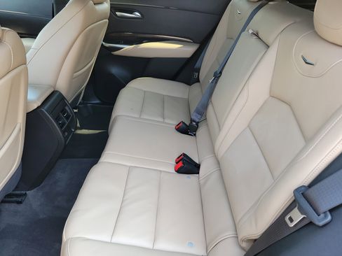 Used 2025 Cadillac XT4 Premium Luxury image 6