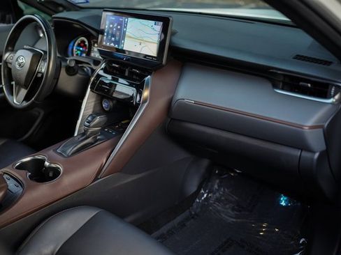 Used 2022 Toyota Venza XLE image 21