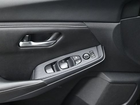 Used 2024 Nissan Sentra SV FWD image 12