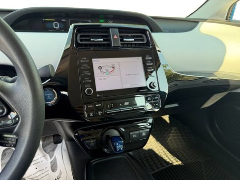 Used 2022 Toyota Prius L Eco FWD image 12