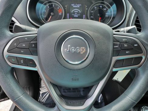 Used 2019 Jeep Cherokee Latitude w/ Popular Appearance Group AWD/4WD image 25