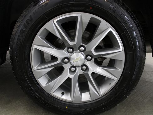 Used 2019 Chevrolet Silverado 1500 High Country w/ Safety Package II image 8