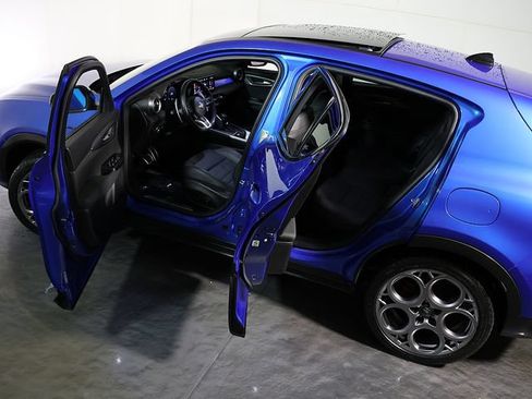 Used 2024 Alfa Romeo Tonale Ti w/ Premium Interior Package AWD/4WD image 5