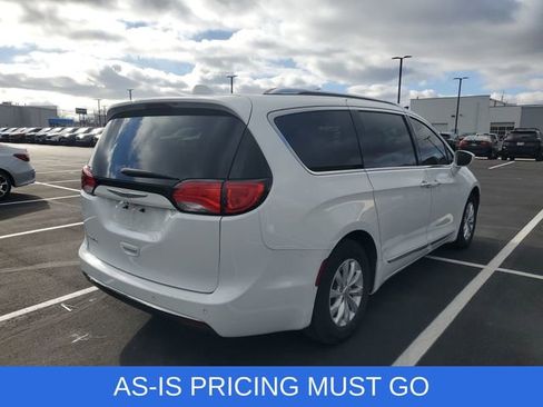 Used 2018 Chrysler Pacifica Touring-L Plus image 12