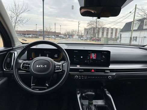 Certified 2024 Kia Sorento S image 3