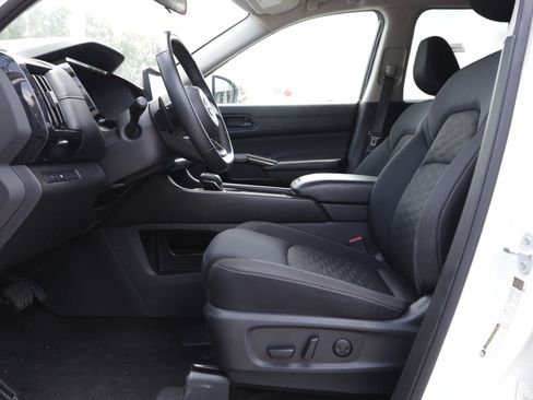 Used 2024 Nissan Pathfinder SV FWD image 19