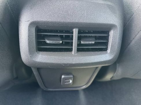 Used 2024 Chevrolet Equinox LT FWD image 22