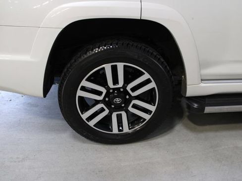 Used 2022 Toyota 4Runner Limited AWD/4WD image 39