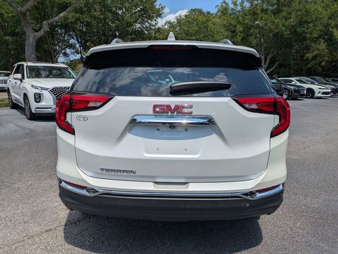 Used 2021 GMC Terrain SLT w/ Infotainment Package II FWD image 4
