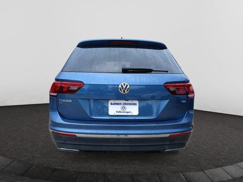 Used 2018 Volkswagen Tiguan SE w/ Panoramic Sunroof Package FWD image 8