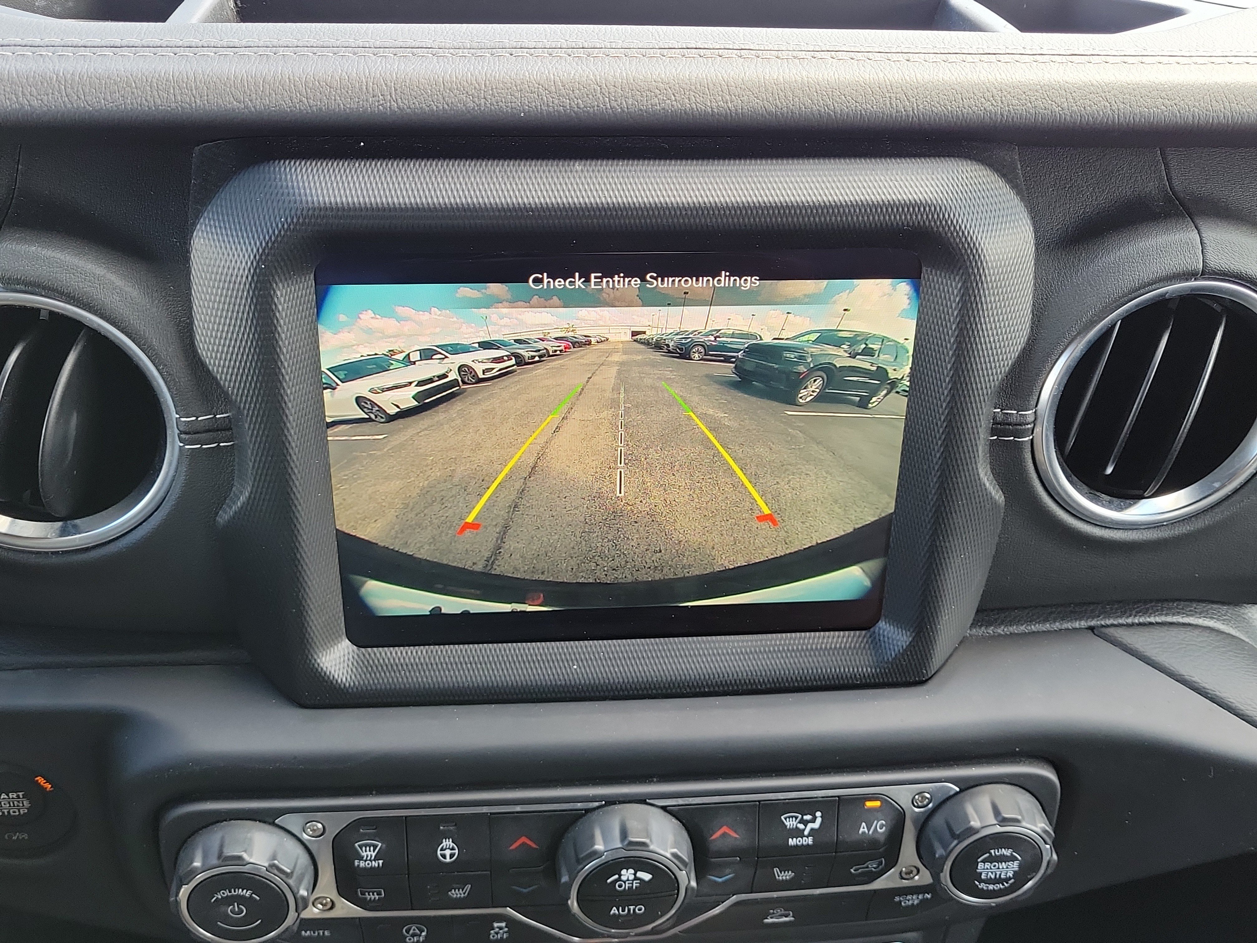 Used 2022 Jeep Wrangler Unlimited Sahara w/ Cold Weather Group AWD/4WD image 28