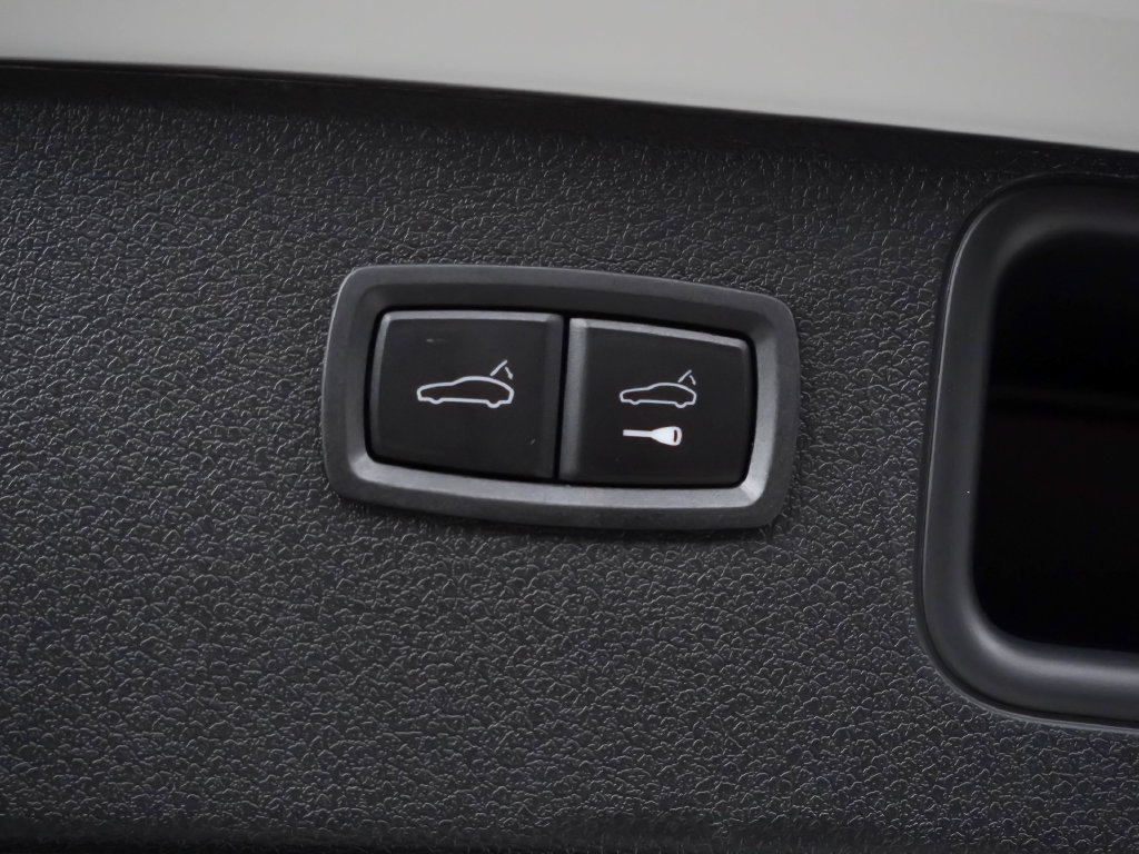 Certified 2026 Porsche Macan AWD/4WD image 14