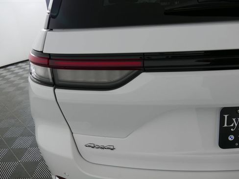 Used 2023 Jeep Grand Cherokee Overland w/ Luxury Tech Group IV AWD/4WD image 32