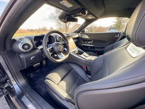 Used 2022 Mercedes-Benz SL 63 AMG 4MATIC w/ AMG Aerodynamic Package image 23