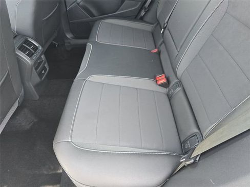 Used 2024 Volkswagen Taos SE w/ Panoramic Sunroof Package AWD/4WD image 12