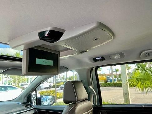 Used 2023 Honda Odyssey Elite image 11