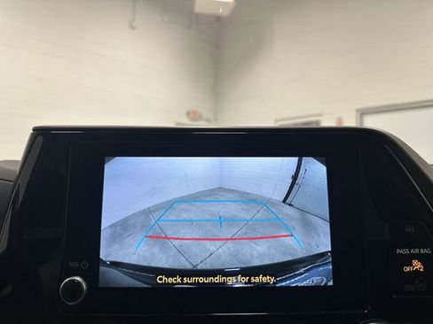 Used 2023 Toyota Highlander LE FWD image 22