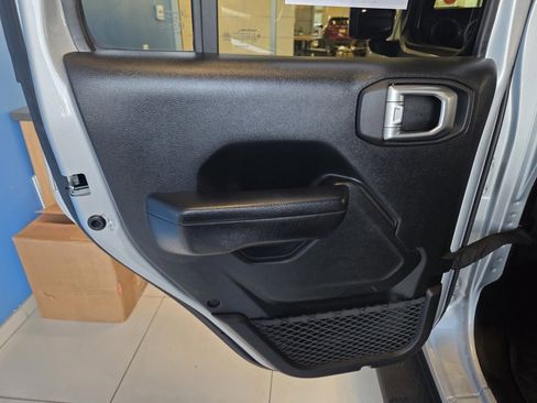 Used 2022 Jeep Wrangler Unlimited Sport image 15