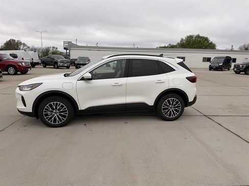 Certified 2024 Ford Escape SE FWD image 11