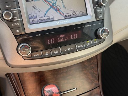 Used 2012 Toyota Avalon Limited image 22