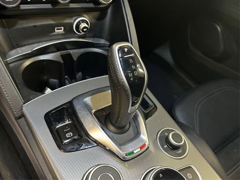 Used 2024 Alfa Romeo Stelvio Veloce image 36