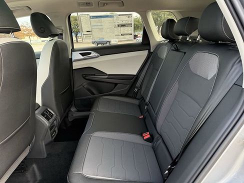 New 2026 Volkswagen Taos SE image 21
