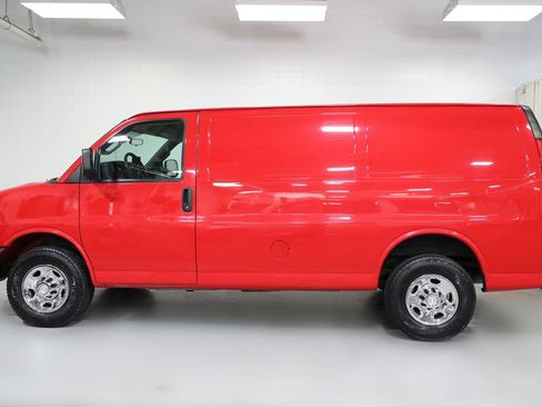Used 2016 Chevrolet Express 3500 RWD image 10